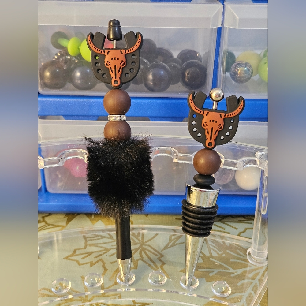 Western Bull Wine Stopper and Pen Set